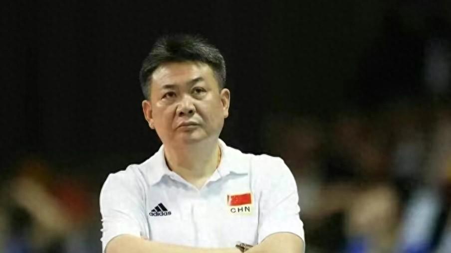 中国女排主帅难产半年！蔡斌遭炮轰，五大黑马谁能破局？