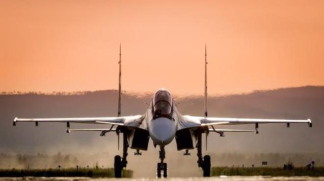 俄空天军再发威，苏30SM击落乌军苏27，乌克兰空军还在等欧美救命