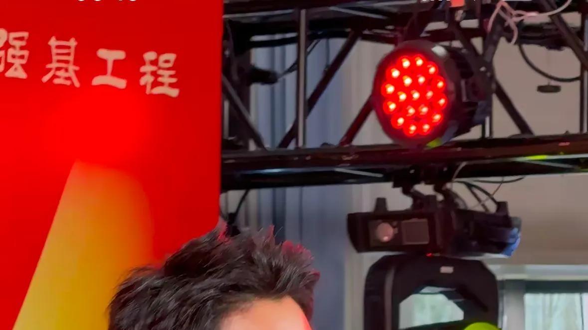 陈晓离婚后状态好颜值回春



陈晓最近的状态真是绝了！感觉他像是开了挂一样，整