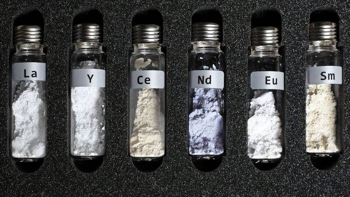 巴铁不铁了？上桌谈判前，特朗普不再为稀土焦虑，还反将中国一军