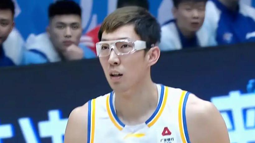 曝周琦突发腰伤反应！对阵四川后三节没打，周五打新疆可能轮休！