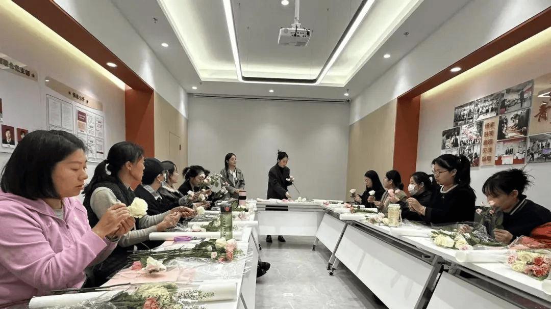 夜校爆火！年轻人白天拼职场，晚上忙啥呢？