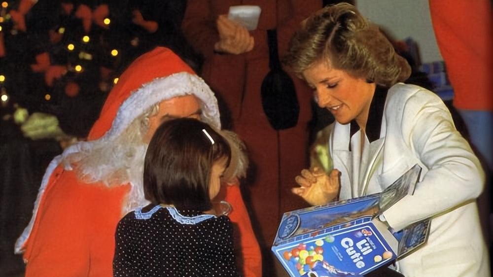 或许你不知道，戴安娜王妃嫁入王室后，再也没有过过快乐的圣诞节