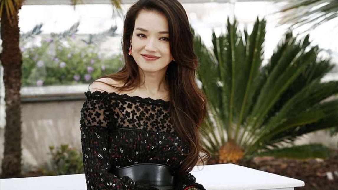 易烊千玺舒淇戛纳红毯同框：是银幕CP成真，还是顶级营销艺术？