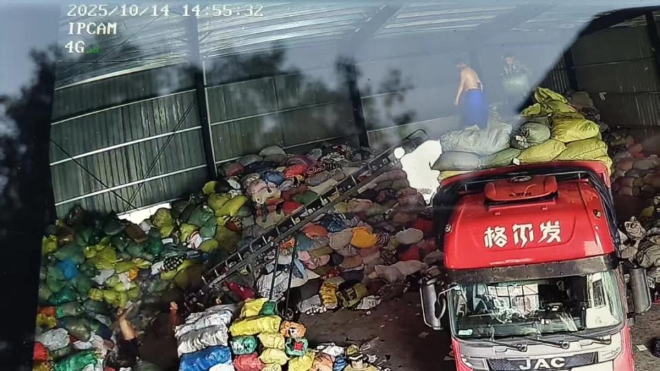 江西女生卖旧衣亏大了！5 块 4 卖了 13 万黄金，回收站：没见着