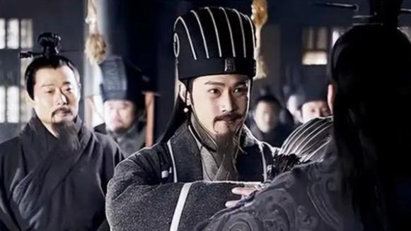 刘备和曹操临死前，都喊出一人名字，若后人听懂了，历史将会改写