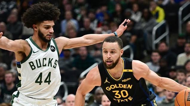 库里38+6+4+6三分创8记录！约基奇40+7+8 爱德华兹44+6