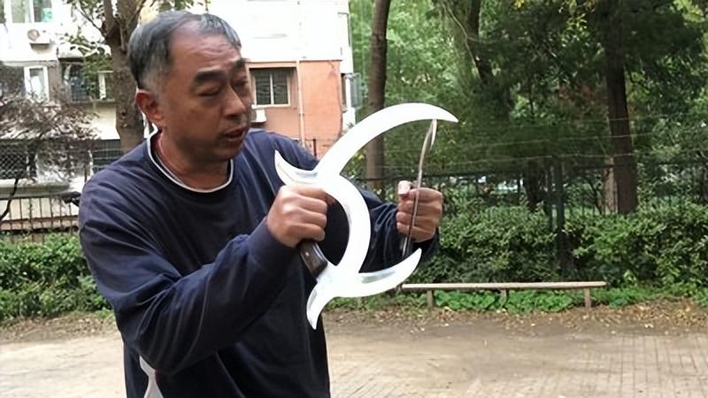 八卦绝技——子午鸳鸯钺：暗夜中的致命双翼