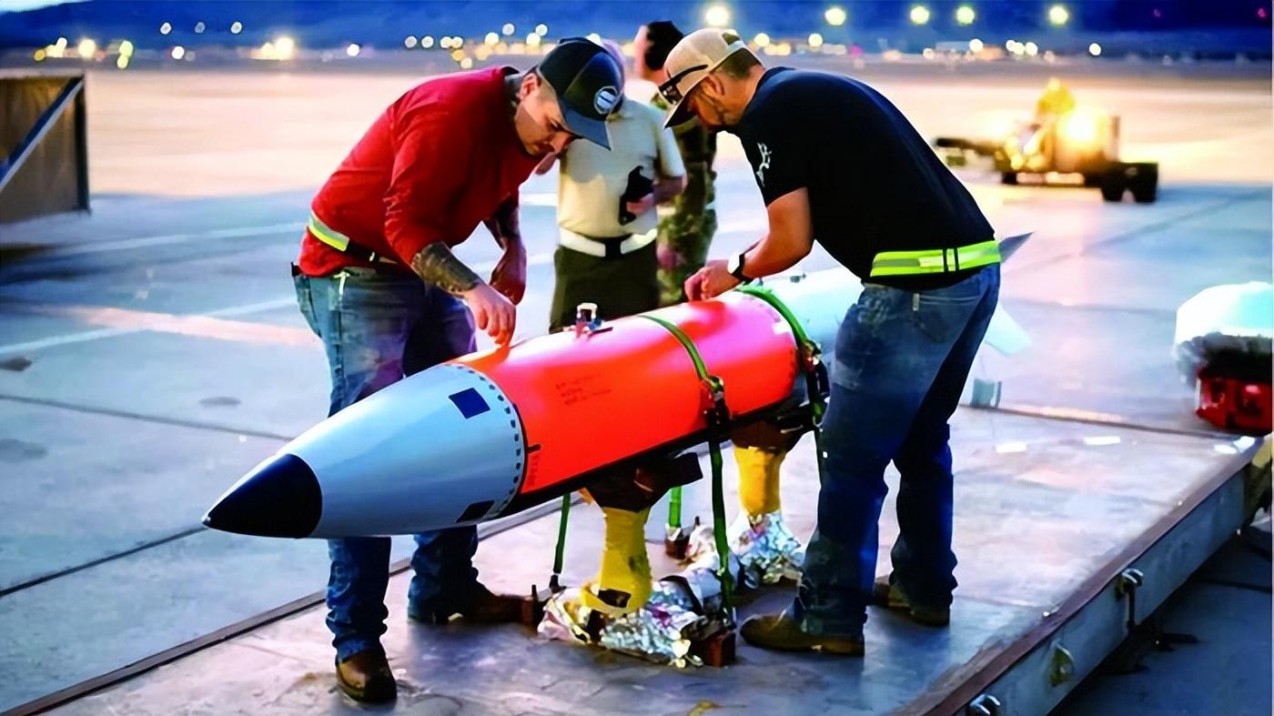 美贼喊捉贼！36万吨核弹提前服役，却污名化中俄核威胁