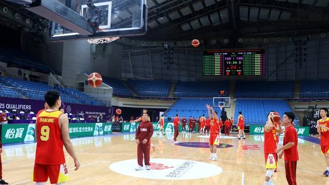 这一夜，CBA主教练的体面，被琼斯撕了个粉碎