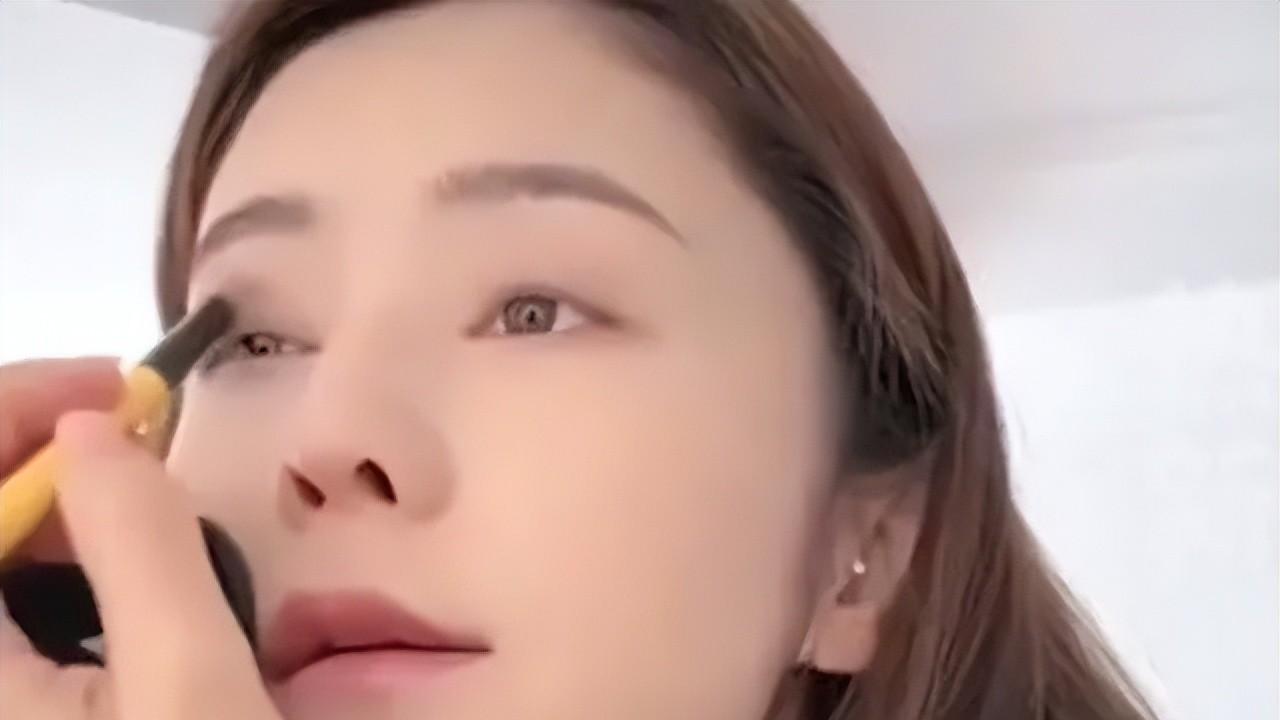豪门背后的隐秘压力，人设崩塌的真相，我们该如何看待？