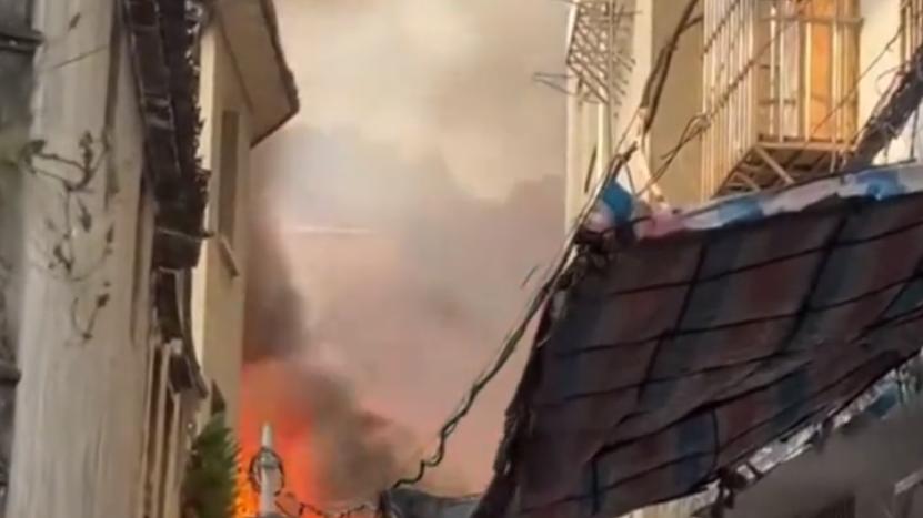 突发！浙江一民房起火引燃周边建筑，现场明火猛烈浓烟滚滚