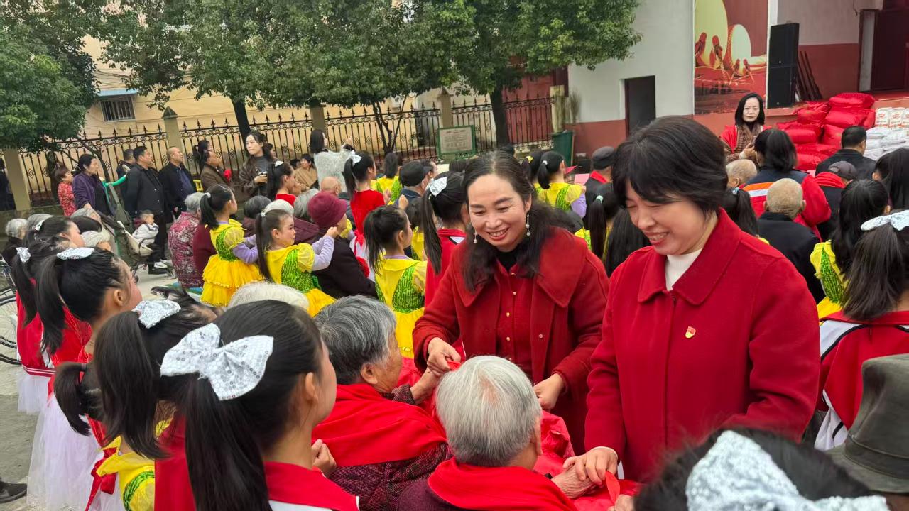 南阳市39小学九九重阳节：校社联动  传承美德