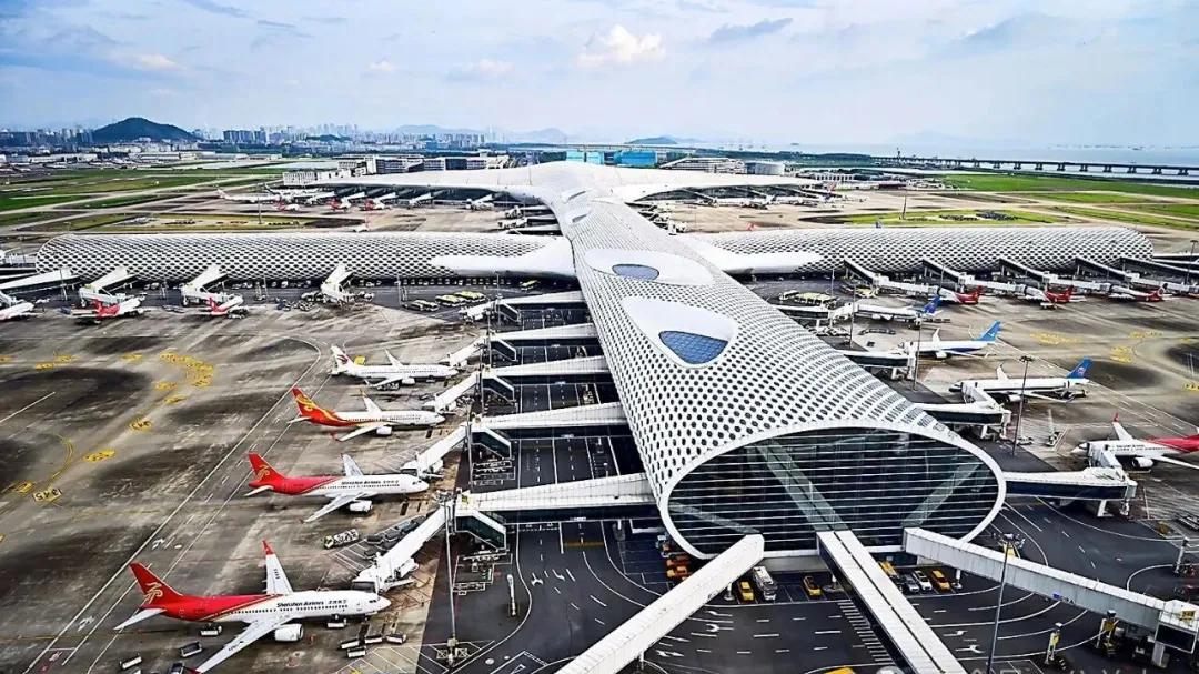 从“连滚带爬”到网友点赞，深圳机场做对了什么？