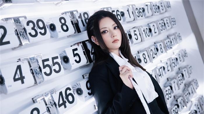 张与桐全新单曲《尽兴》上线 人生常态尽兴而为