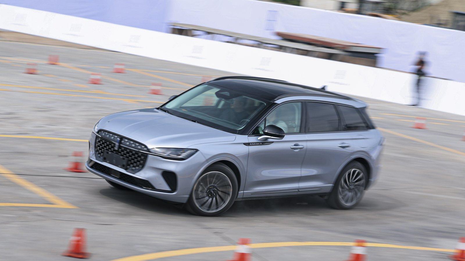 路上看到台冒险家电混，这起步速度惊到我了！