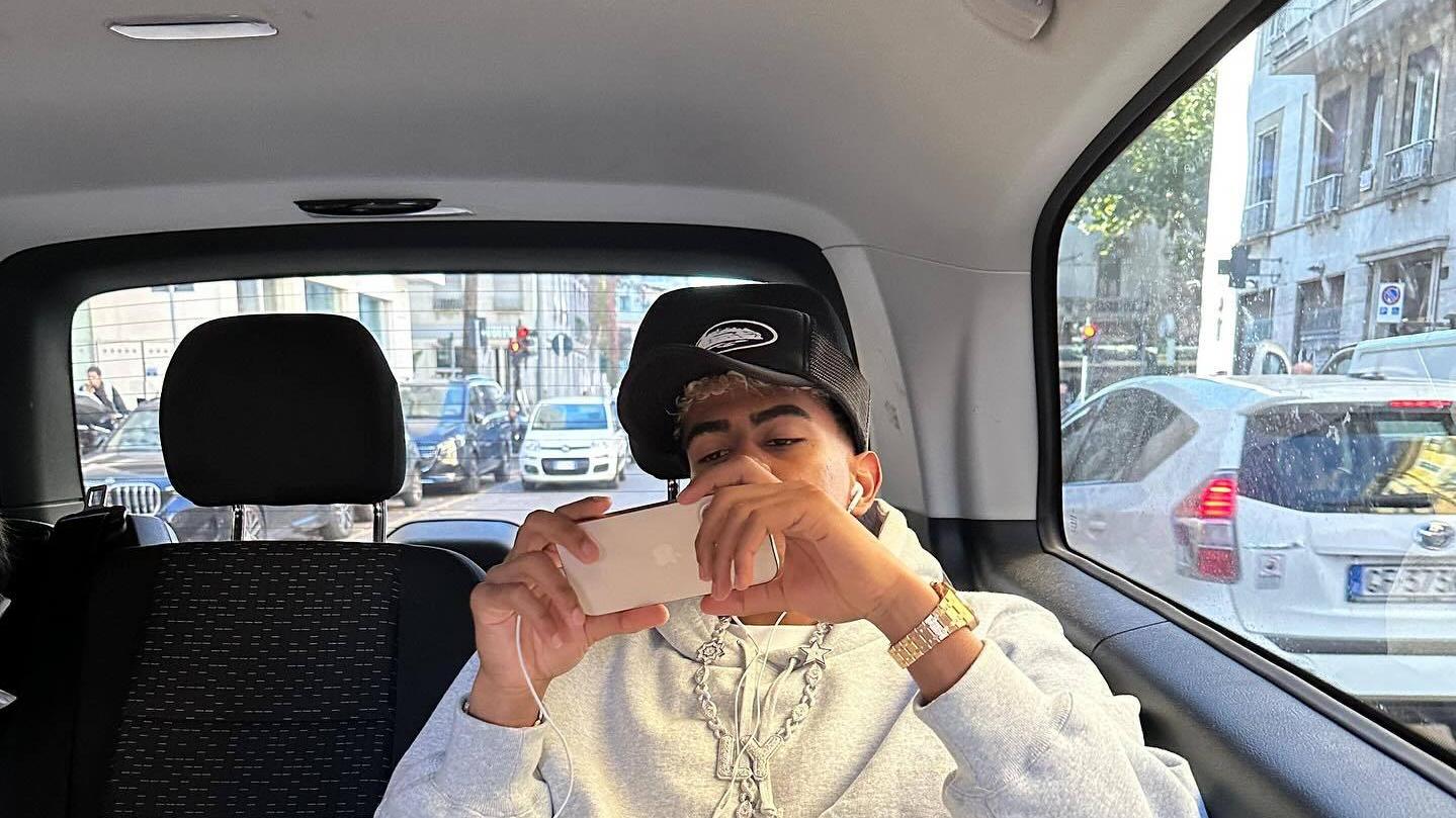 输皇马后，事业受挫后！亚马尔的感情似乎也遇到了一些问题