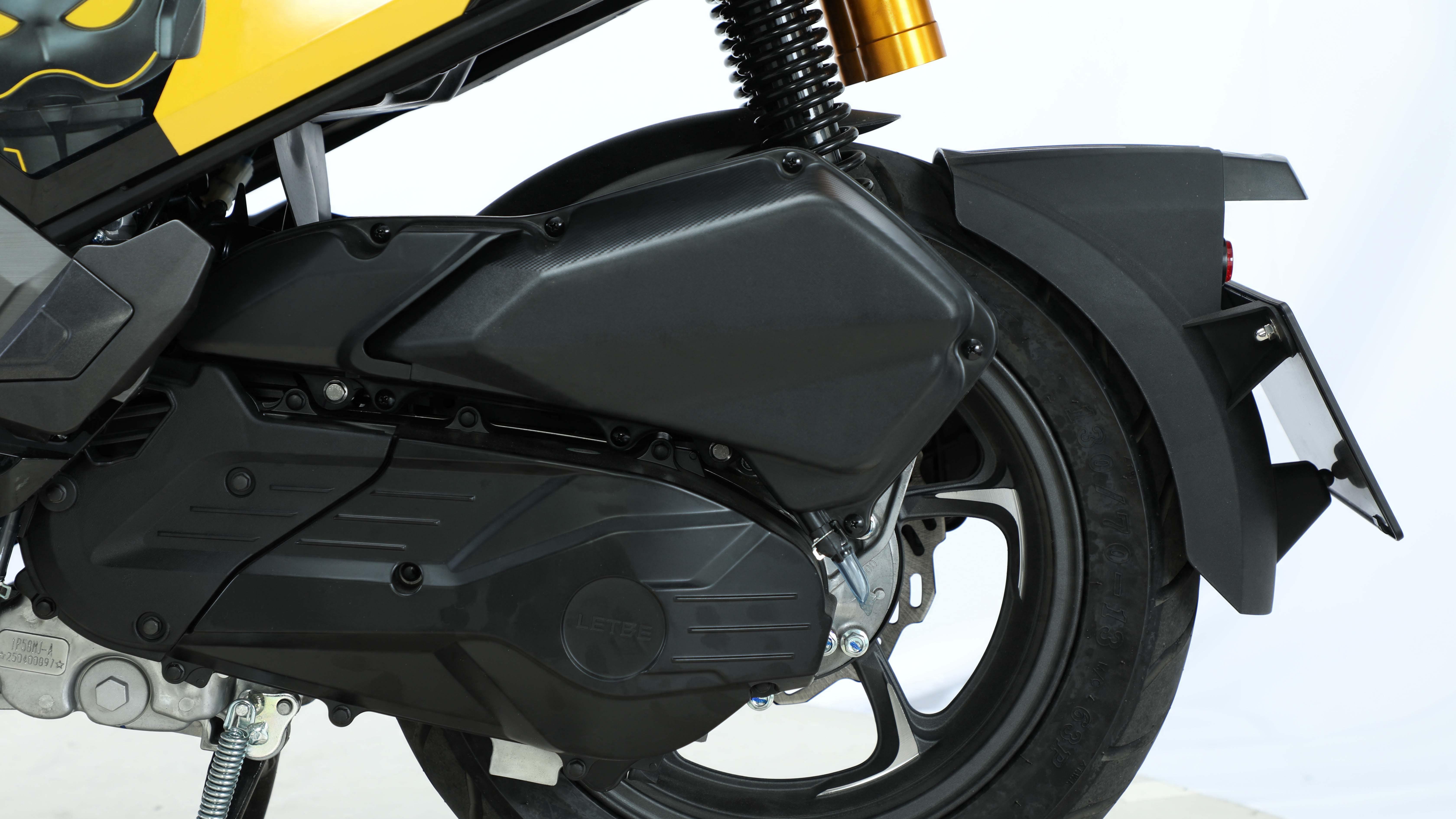 油耗2.32L，续航450公里，朋克风机甲风的代步踏板上市，动感十足