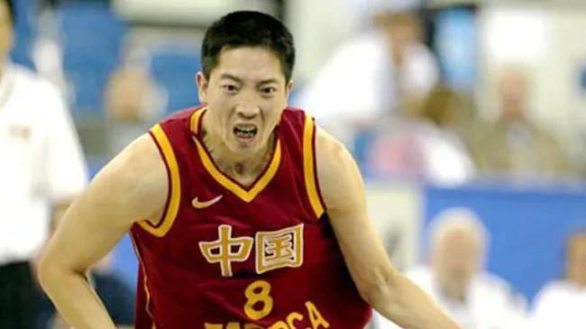 DeepSeek评中国男篮历史最佳五人组，战神、阿联、孙悦悉数落选