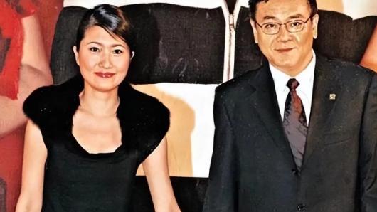 让老婆丁克却与情人生娃，女友首露面为他喊冤，尔冬升真会玩