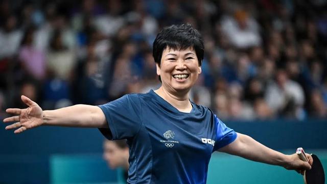 倪夏莲近况，住卢森堡别墅，去大公官邸做客，儿子很帅气开理疗店