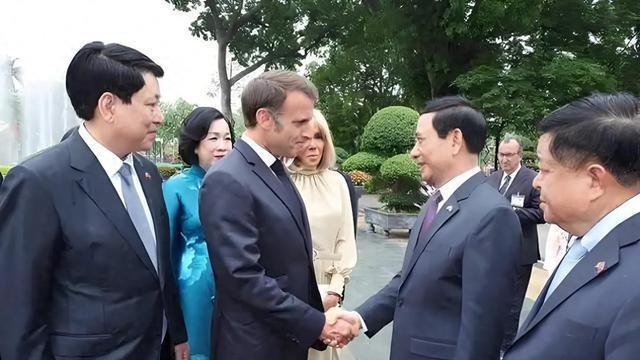 越南买了法国20架飞机，美国白宫对越南发出威胁，越南启动B计划