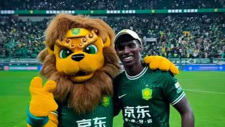 中超最新积分榜，才15轮就看出争冠亚冠和保级形势，呈4+7+5层次