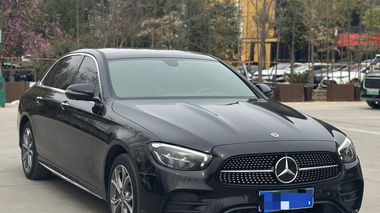 2021款奔驰E300L：6.6秒破百，豪华运动轿车，宜商宜家之选