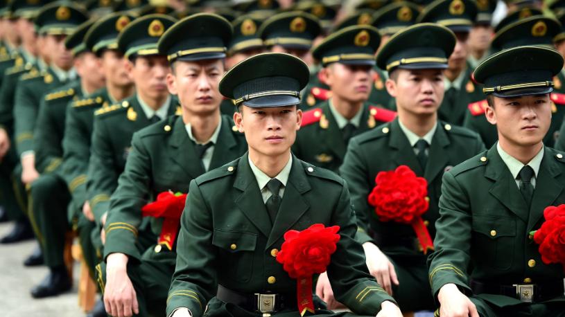 当了16年兵，退役时是直接拿100万好，还是选择分配工作？