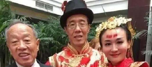 辞去央视铁饭碗奔赴美国豪门，她为何在毒打与剩饭中坚守？