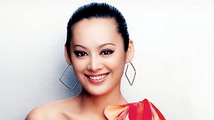 宁静：与美国丈夫离婚后，经历一次失败的姐弟恋，现单身一人