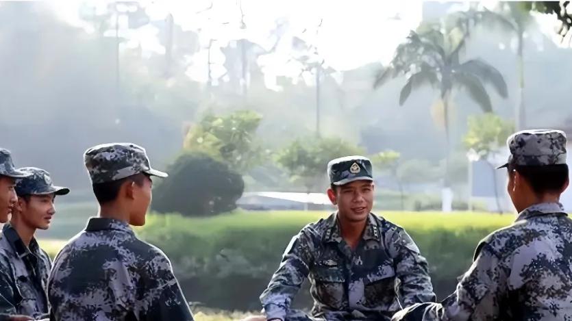 1974年新兵入伍，台风把我们住的茅草屋刮走，我们找到连长：您还是把我们送回老家吧