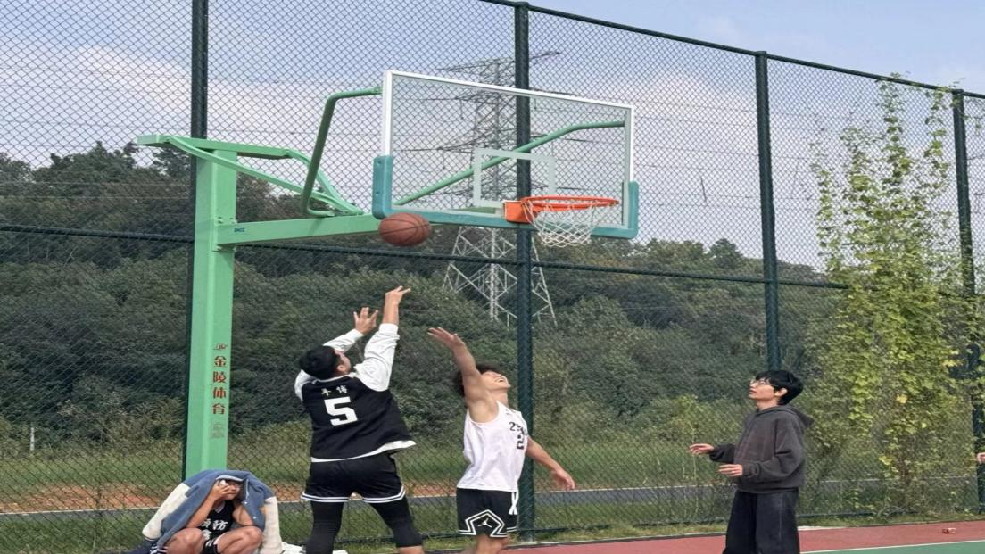 热血逐梦，“篮” 不住的公卫风采 —— 公共卫生学院迎新杯篮球赛圆满收官