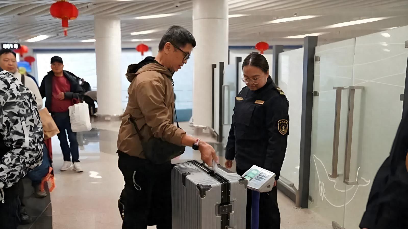 国台办突然放大招，台胞赴陆迎来“黄金时代”，统一信号藏不住了