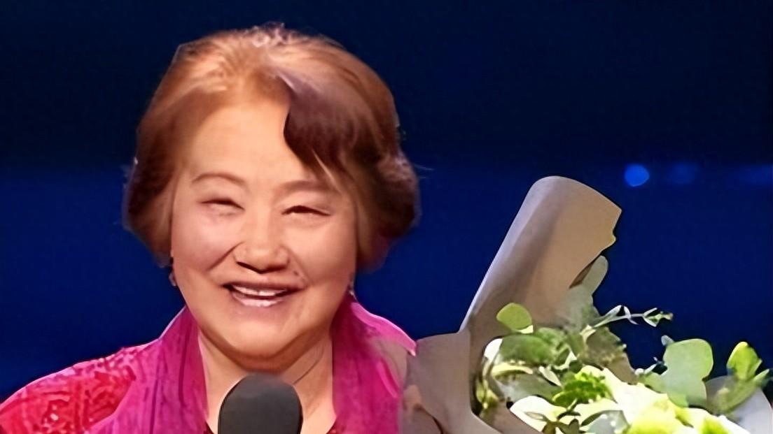 78岁旅美影后落叶归根：从争议到“人民艺术家”的传奇转身