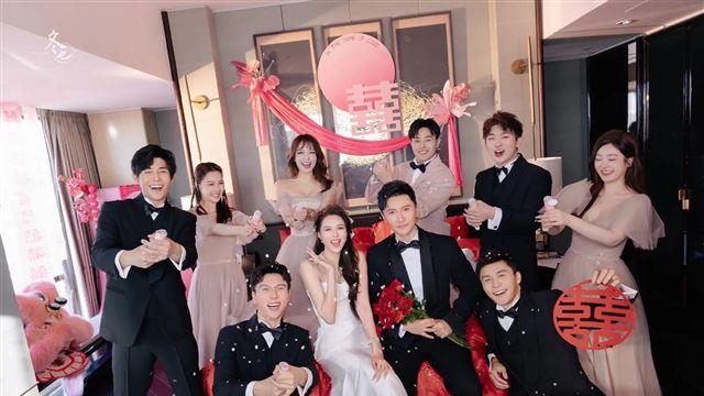 ​40岁云南男星北京五星级酒店办婚礼！现场布置奢华，新娘也是演员