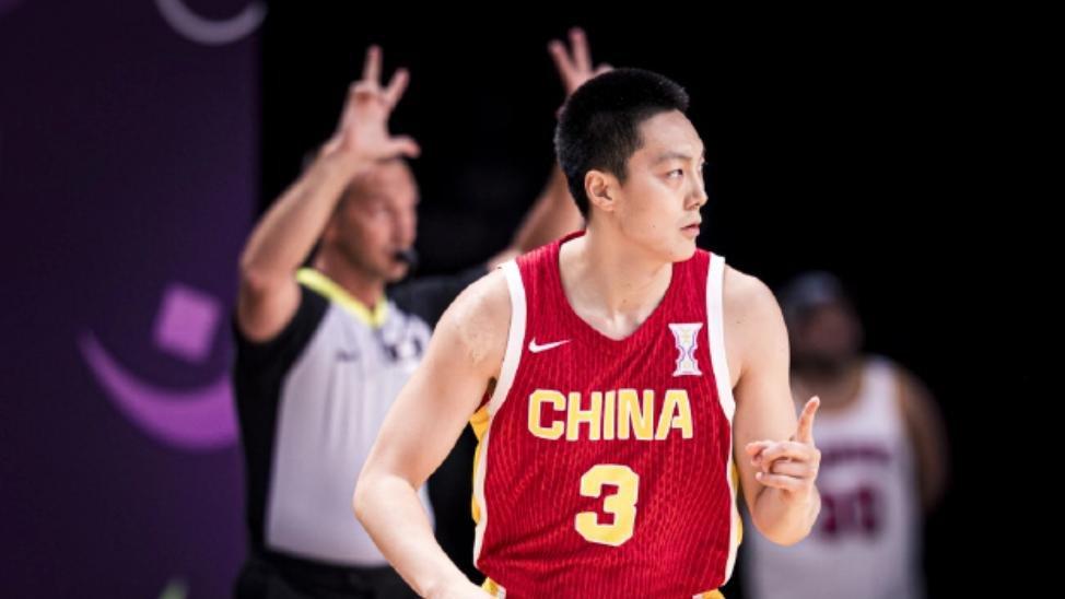 中国男篮亚洲杯总结：王俊杰分享胡明轩照片，队友互动