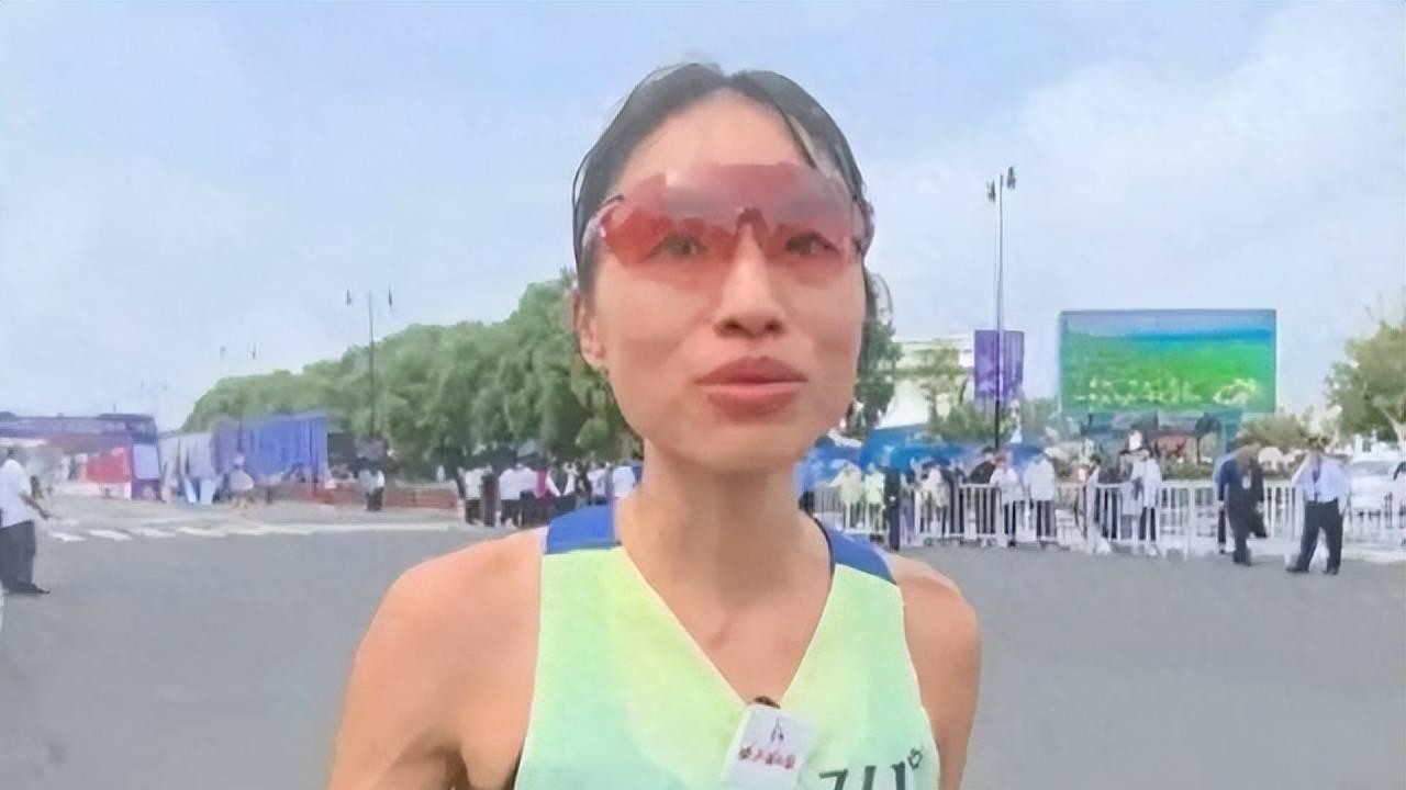 生理期夺冠的“最快女护士”被处分，违规兼职取酬并编造理由调班