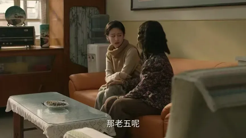 看懂何向东欠30万逃到上海搬砖，才明白刘美心卖秘方救孙子的真实原因