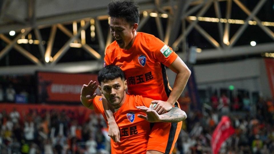让二追三！云南3-2逆转泰山，徐宏杰世界波+恩里克替补30秒破门