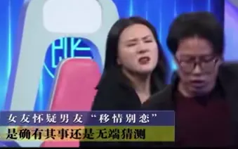 男子脚踏两只船，打球女上场后尴尬离场