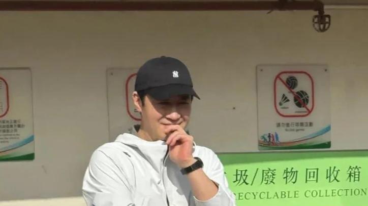 58岁黎明去学校，参加运动会