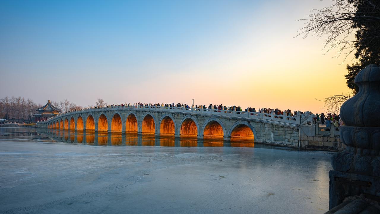 十七孔桥金光穿洞实拍，北京冬日顶流美景