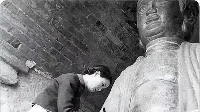 梁启超给写信林徽因，对她充满尊重，称她：“你是中国的未来”