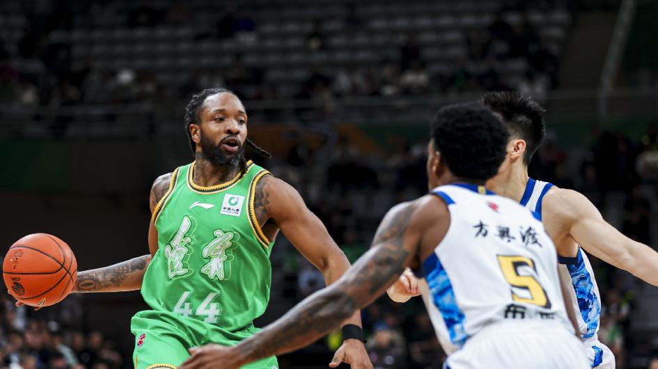 辽篮爆冷广厦三大功臣！威尔斯王岚嵚杀疯了：赵继伟让王博乱套了？