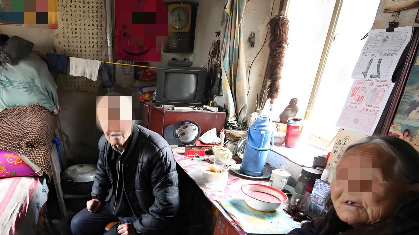 四川爹娘180万全给儿子，女儿跪求15万被拒，8年后上门求饶！