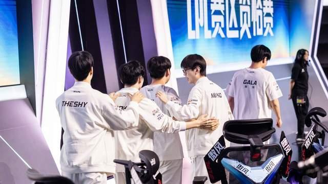 首场就是生死战! 《英雄联盟》S15总决赛今日开赛: iG与T1中韩对决