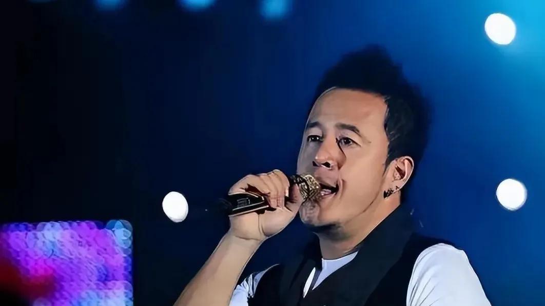 50岁的杨坤，终于还是走到了今天