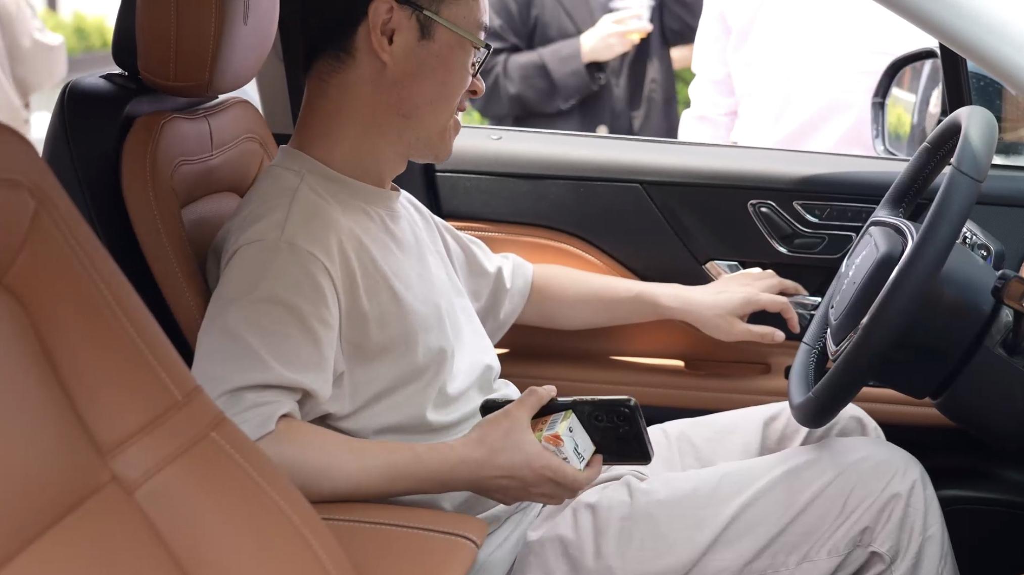 触手可及的豪华感！集齐三辆林肯就能唱能躺能享受