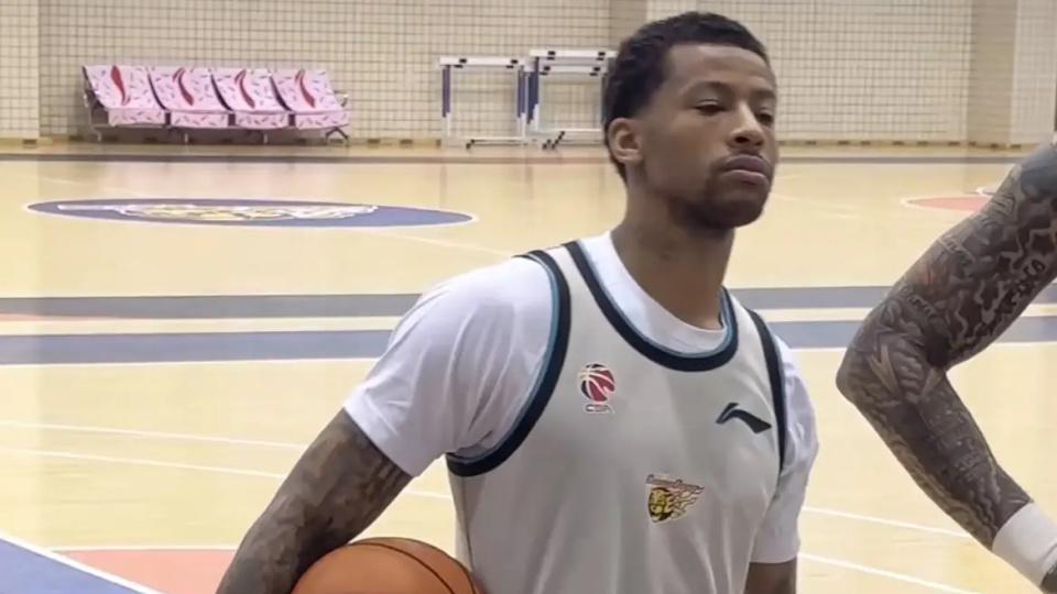 广东大战辽宁 特雷伯克+奥利弗首秀 胡明轩张镇麟复出 杜锋全力争胜